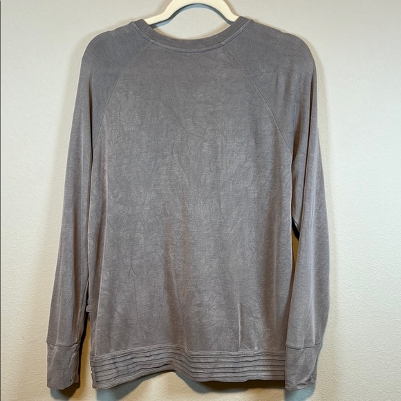 ATHLETA‎ WOMENS SIZE LARGE GRAY SERENITY CRISS CROSS LONG SLEEVE SHIRT - Picture 3 of 6